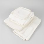 537076 Linen cloths